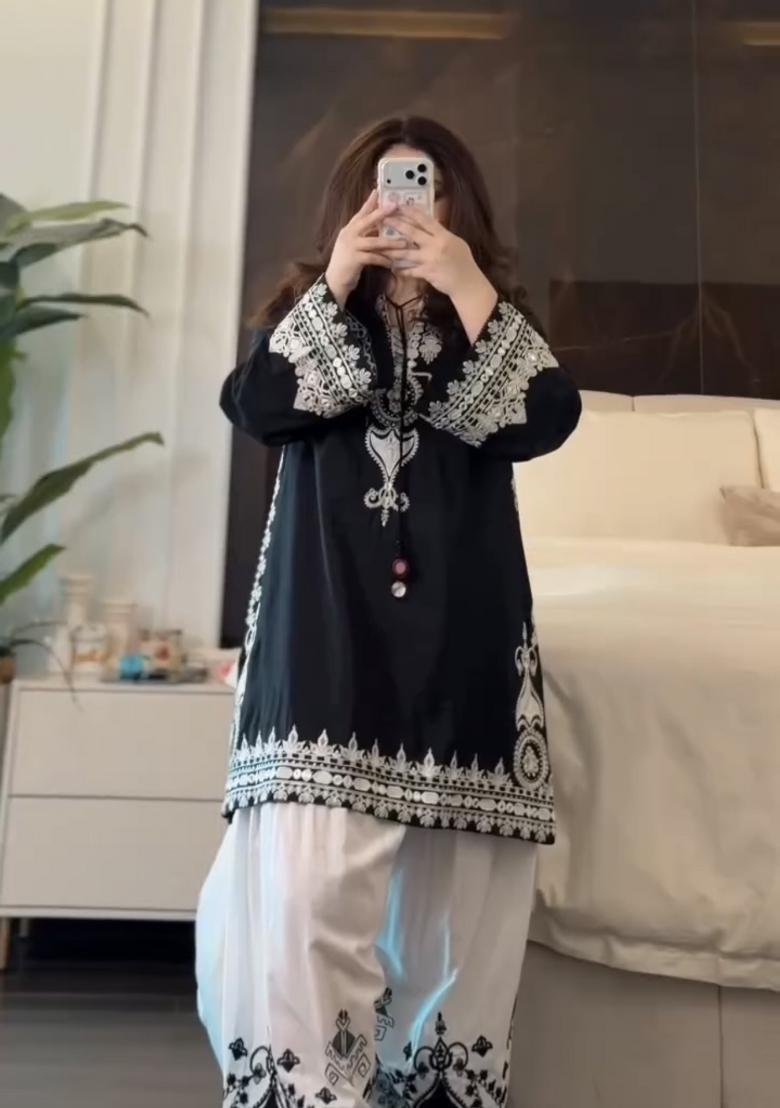 Black Embroidery Crepe Kurta Set - Indya