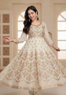 Off White Embroidery Faux Blooming Kurta Set