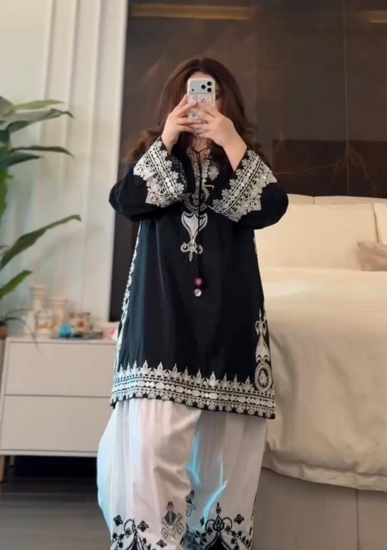 Black Embroidered Crepe Kurta Set - Indya