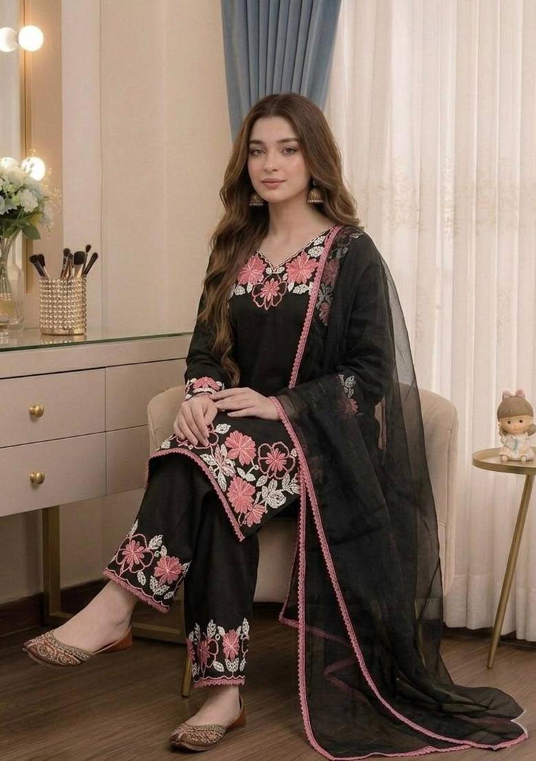 Black embroidered Rayon Kurta Set - Indya