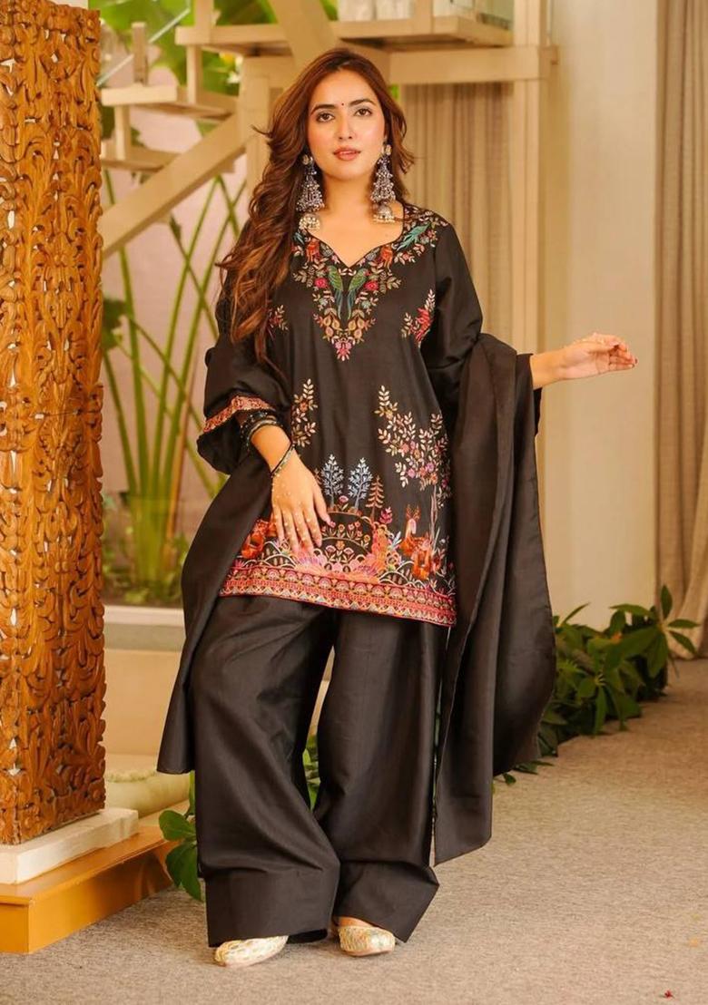 Black embroidered Rayon Kurta Set - Indya