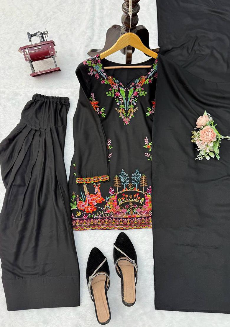 Black embroidered Rayon Kurta Set - Indya