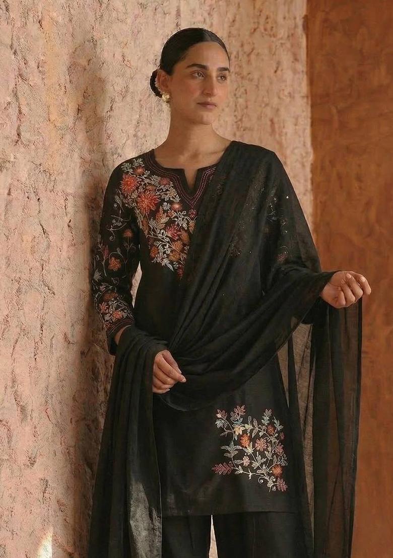 Black embroidered Silk Kurta Set - Indya