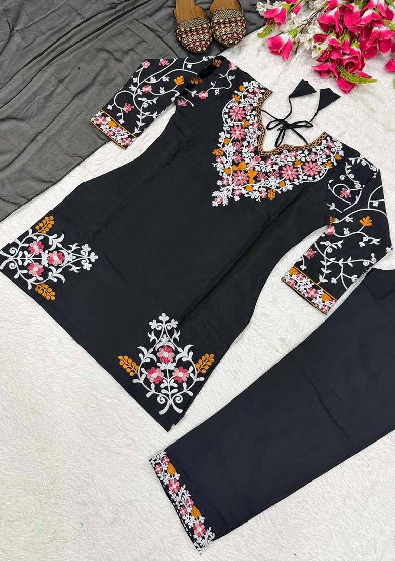 Black embroidered Silk Kurta Set - Indya