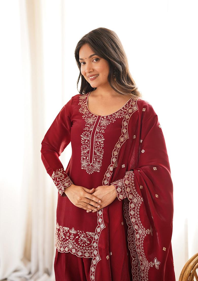 Red embroidered Silk Kurta Set - Indya