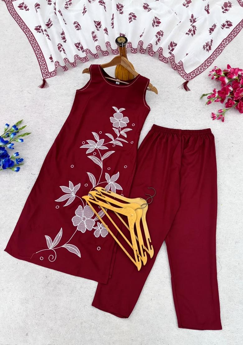 Red Embroidery Rayon Kurta Set - Indya
