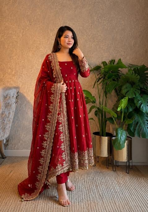 Red Embroidery Silk Gown Set