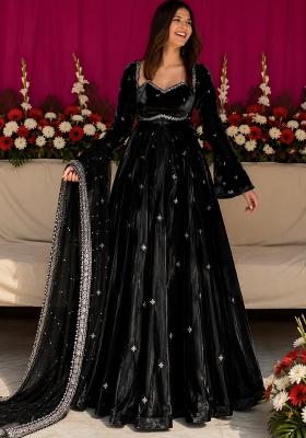 Black Embroidery Silk Gown Set