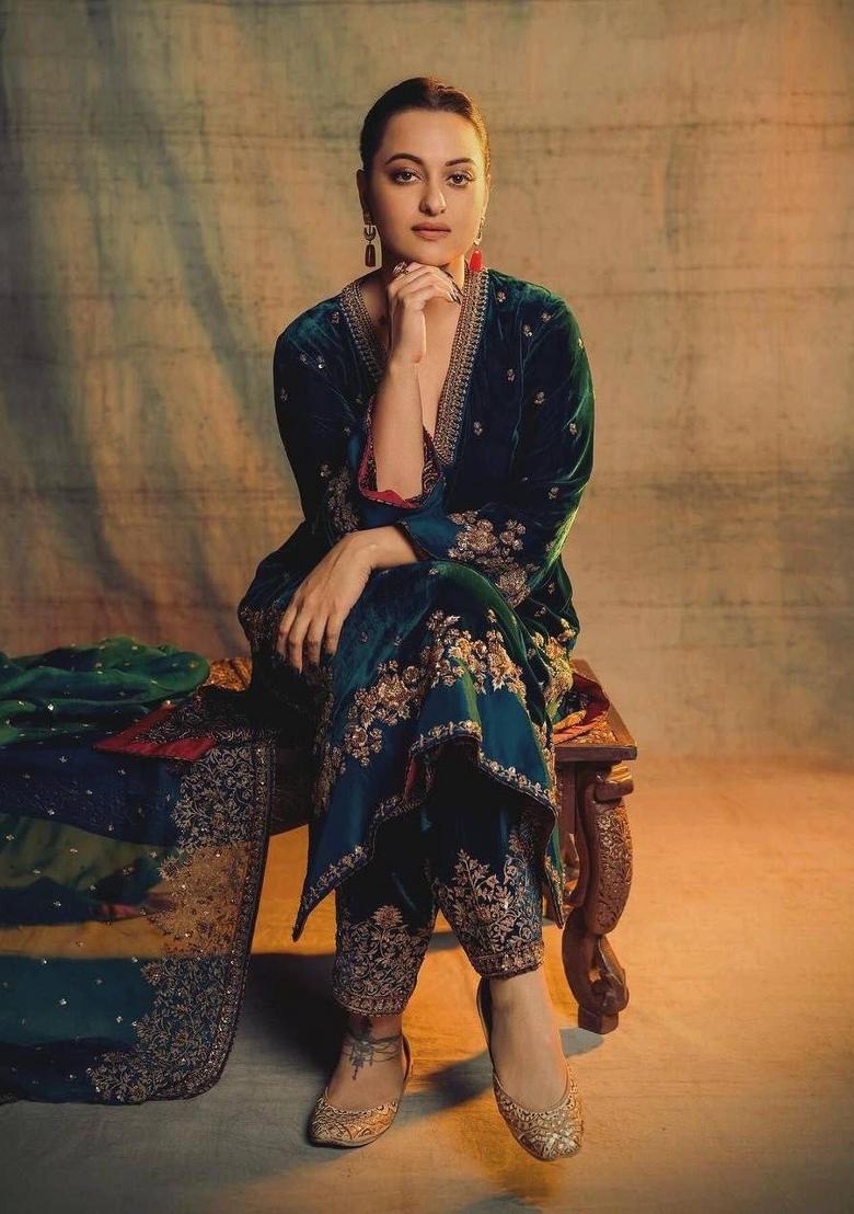 Teal Sequin Work Velvet Kurta Set - Indya