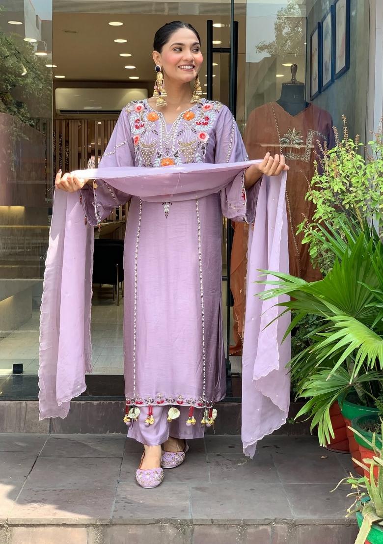 Mauve Embroidery Chanderi Kurta Set - Indya