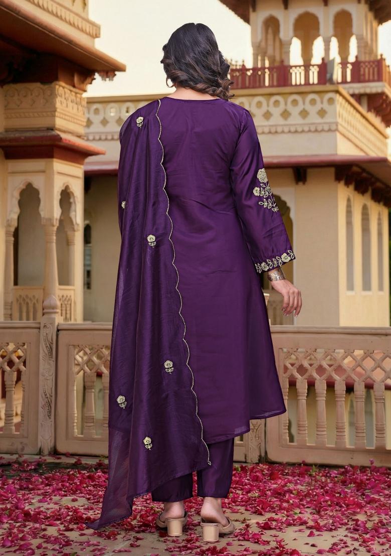 Lavender Embroidery Chanderi Kurta Set - Indya
