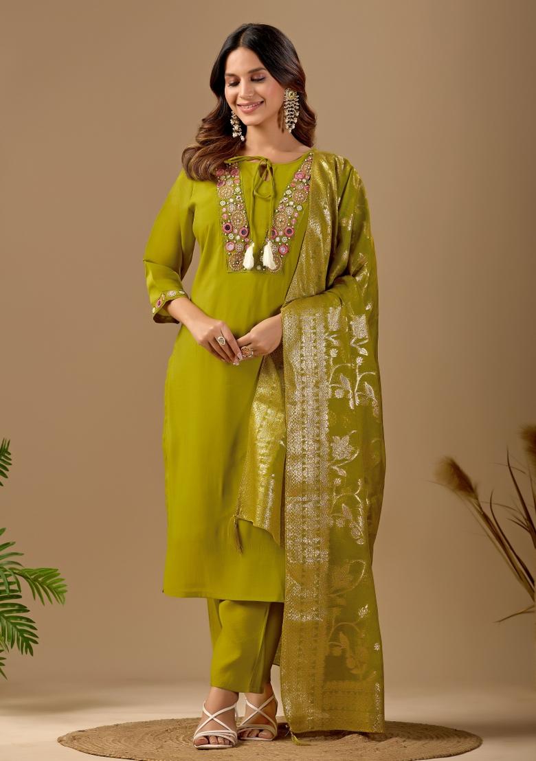 Green Embroidery Chanderi Kurta Set - Indya