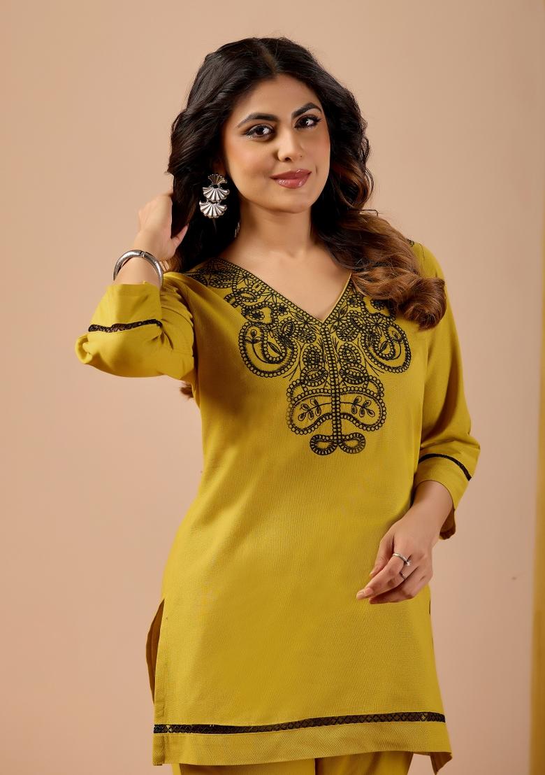 Green Embroidered Cotton Kurta Set - Indya