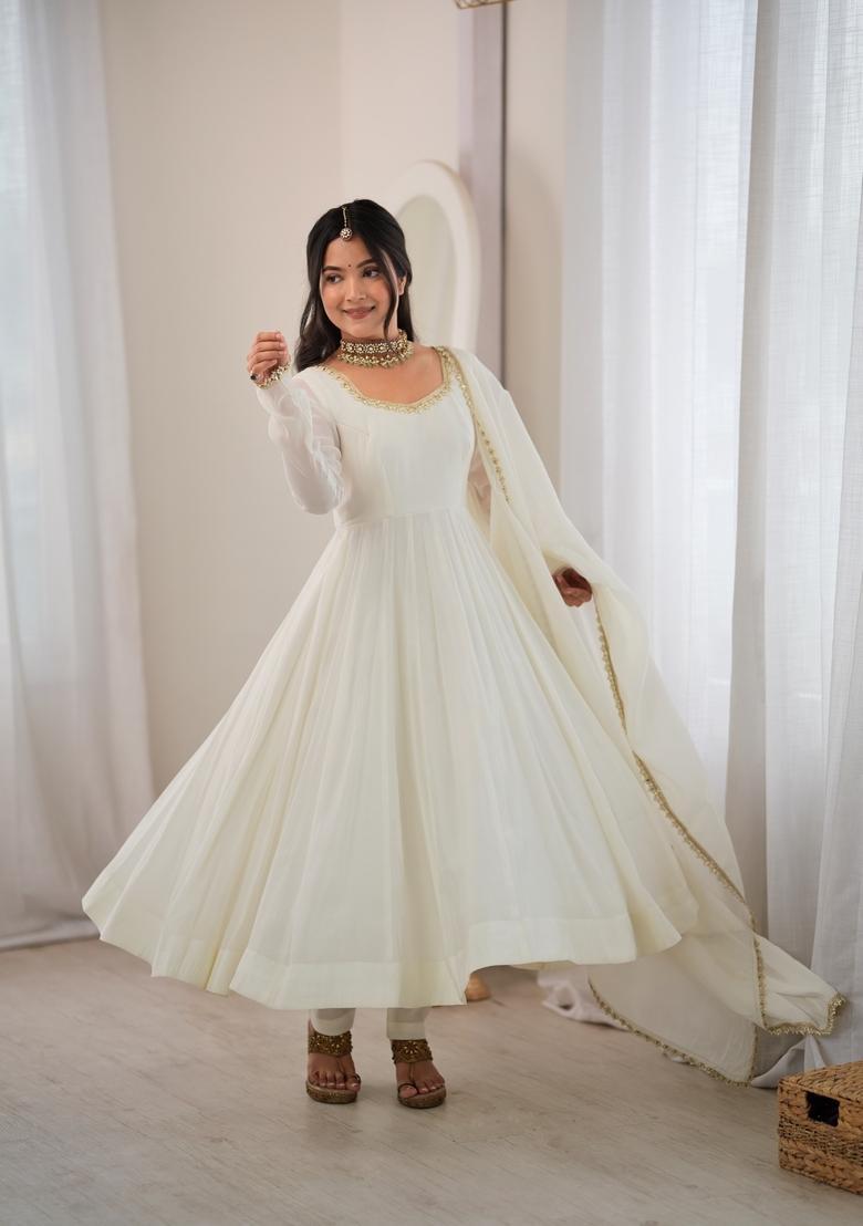 White Embroidered Mul Chanderi Kurta Set - Indya