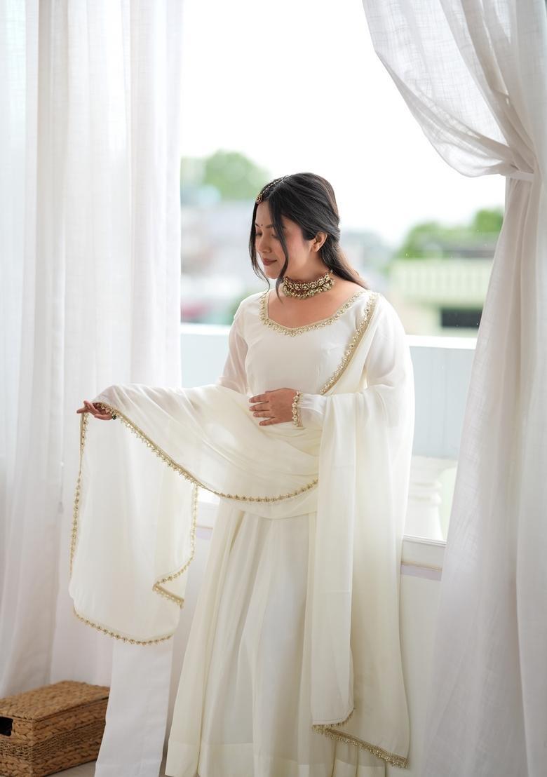 White Embroidered Mul Chanderi Kurta Set - Indya