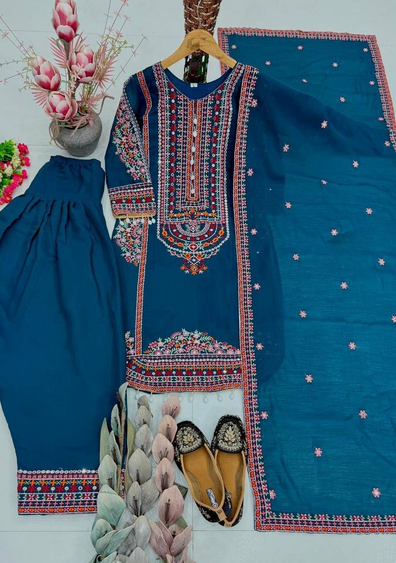 Sky Blue Embroidered Chanderi&nbsp; Kurta Set - Indya