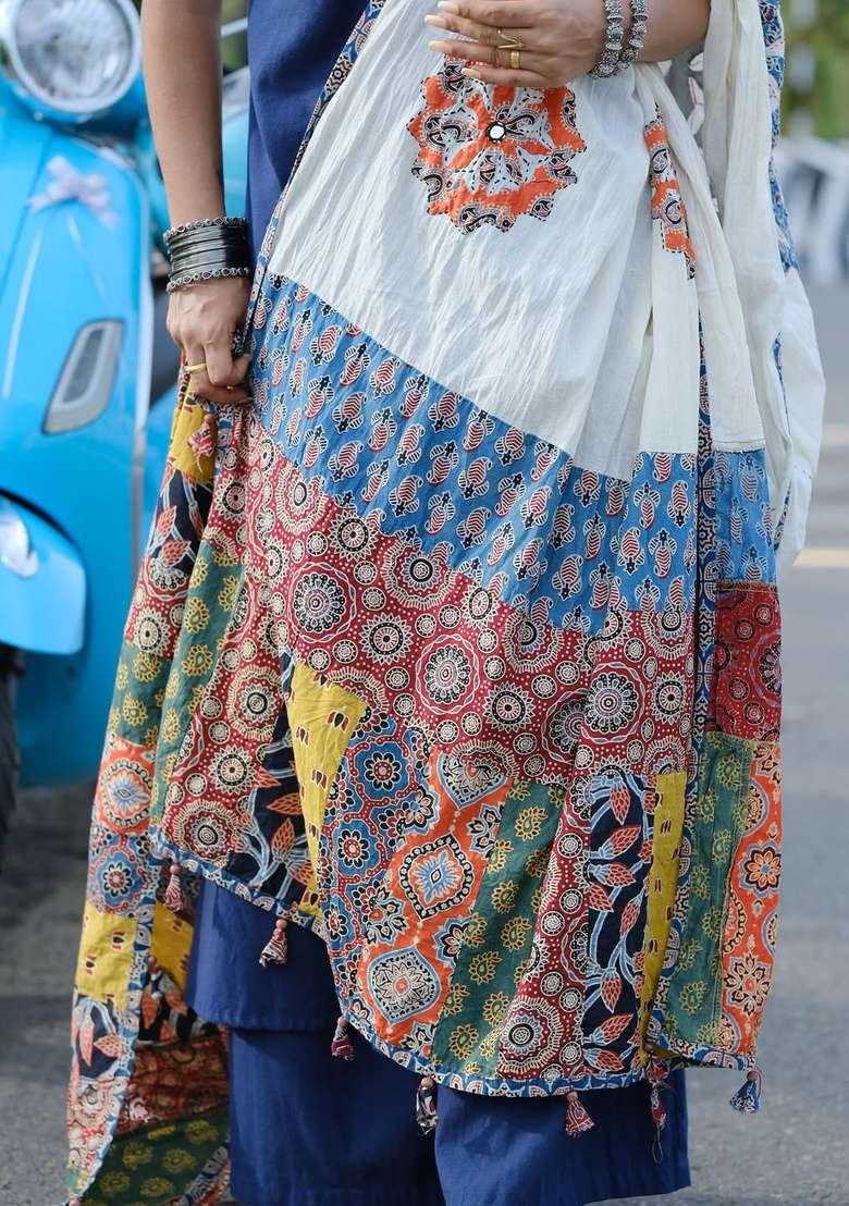 Navy Blue Thread Work Cotton Kurta Set - Indya