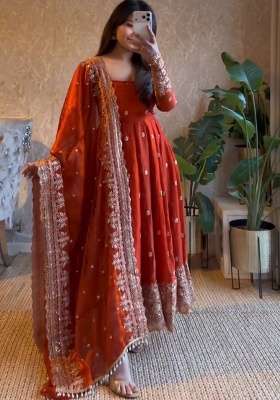Fanta Embroidery Silk Gown Set