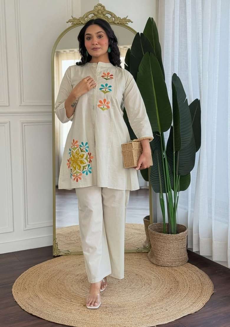 Off White Embroidery Cotton Kurta Set - Indya