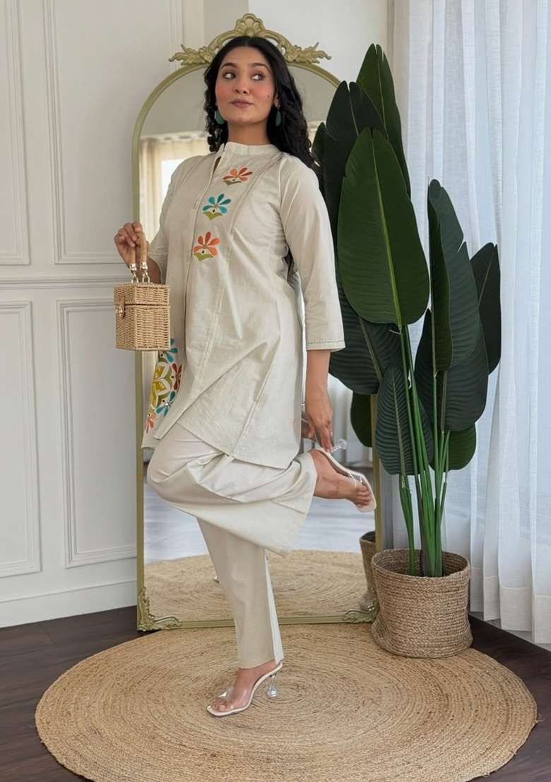 Off White Embroidery Cotton Kurta Set - Indya