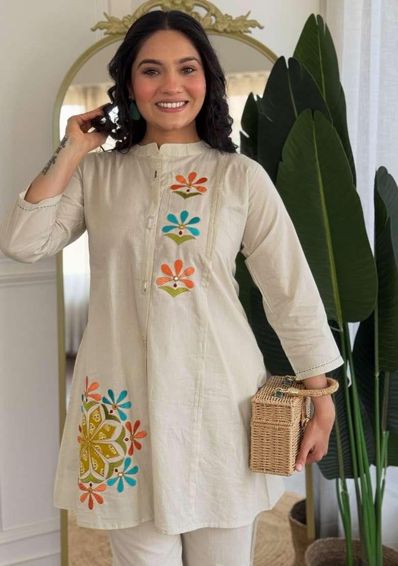 Off White Embroidery Cotton Kurta Set - Indya