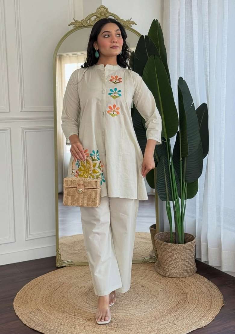 Off White Embroidery Cotton Kurta Set - Indya