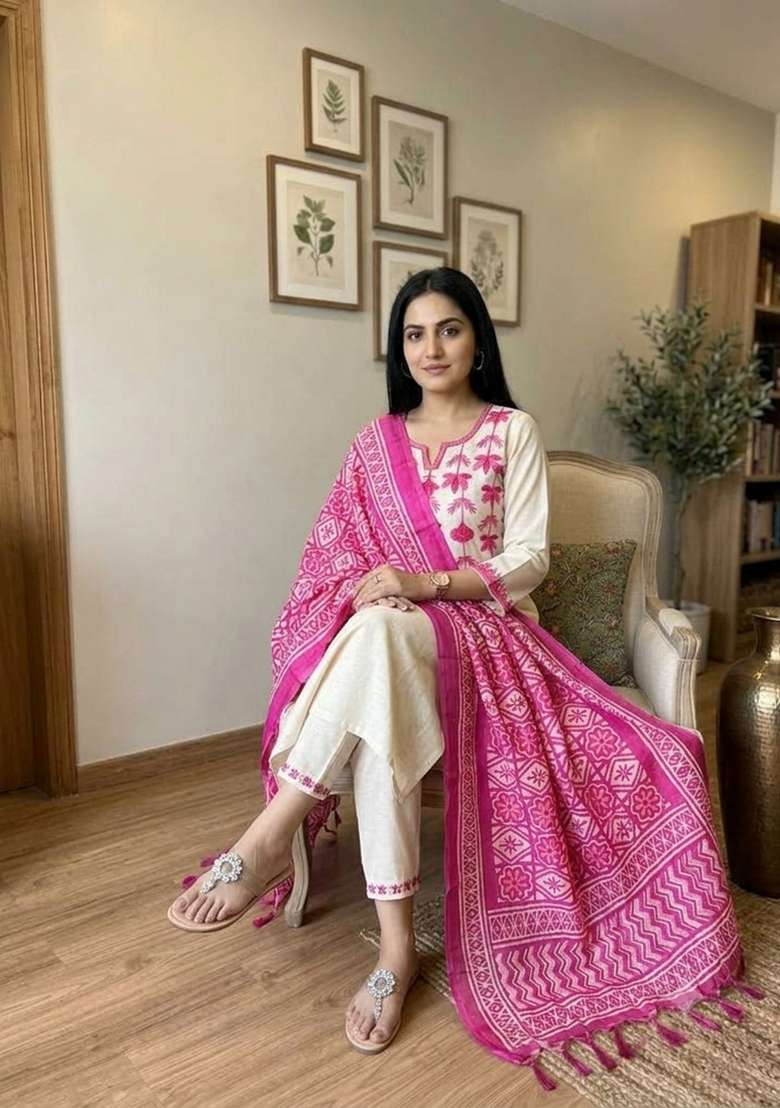 Off White Embroidery Cotton Kurta Set - Indya