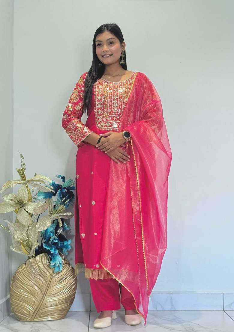 Pink Embroidery Roman Kurta Set - Indya