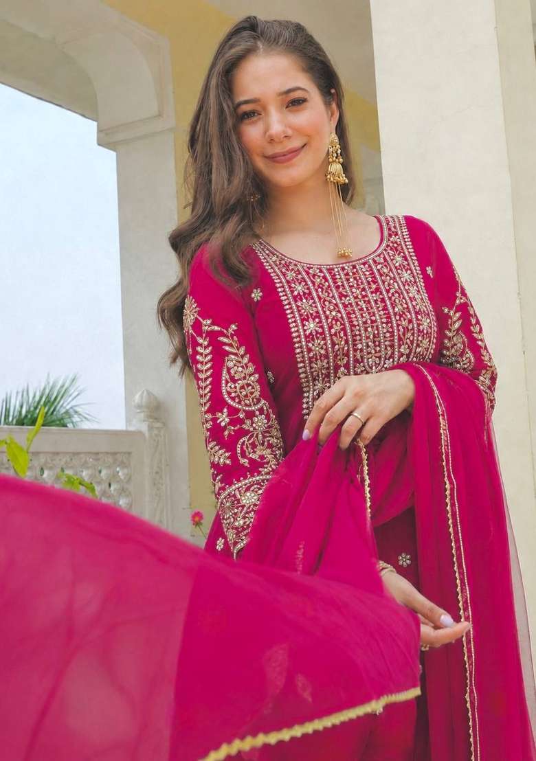 Pink Embroidery Roman Kurta Set - Indya