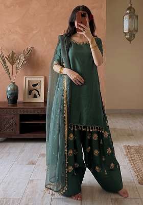 Green Embroidered Silk Blend Kurta Set