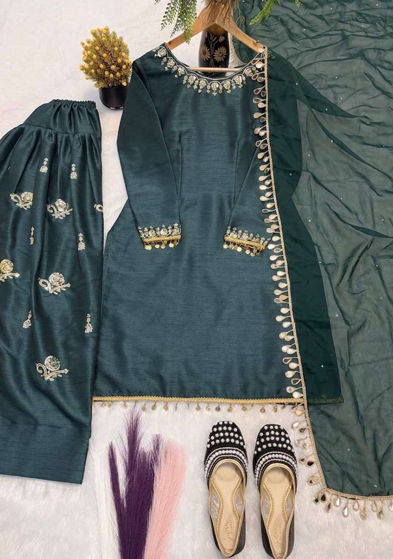 Green Embroidered Silk Blend Kurta Set - Indya
