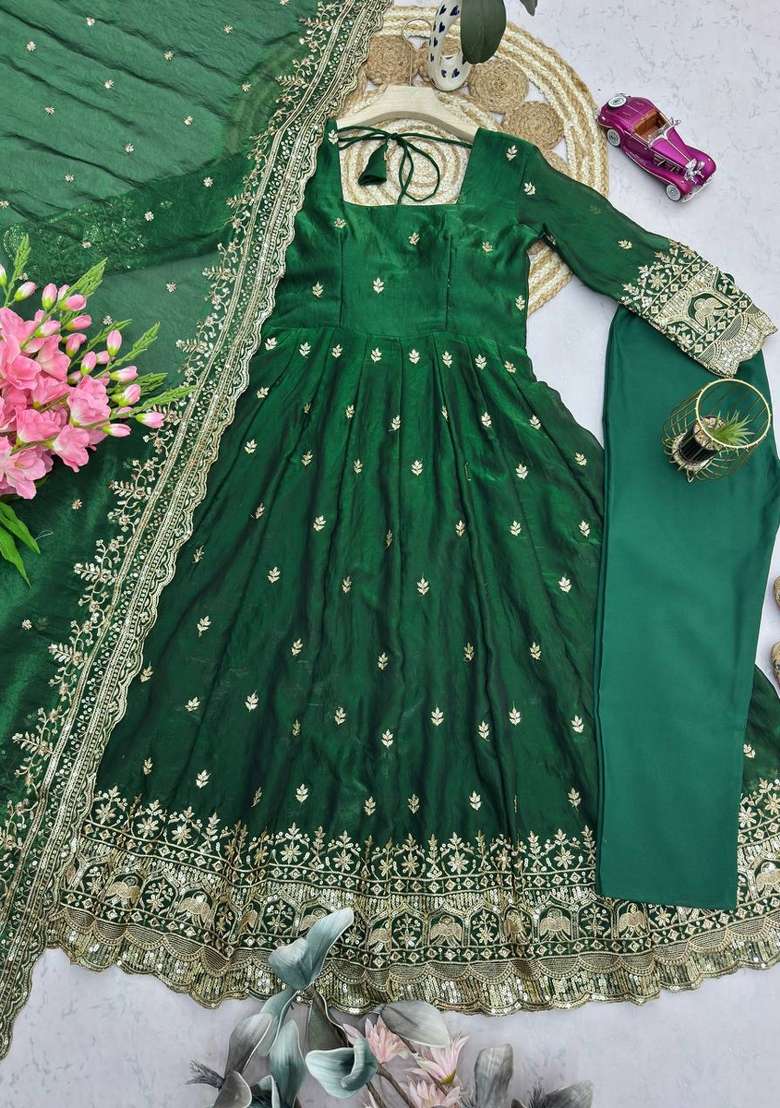 Green Embroidered Silk Blend Kurta Set - Indya