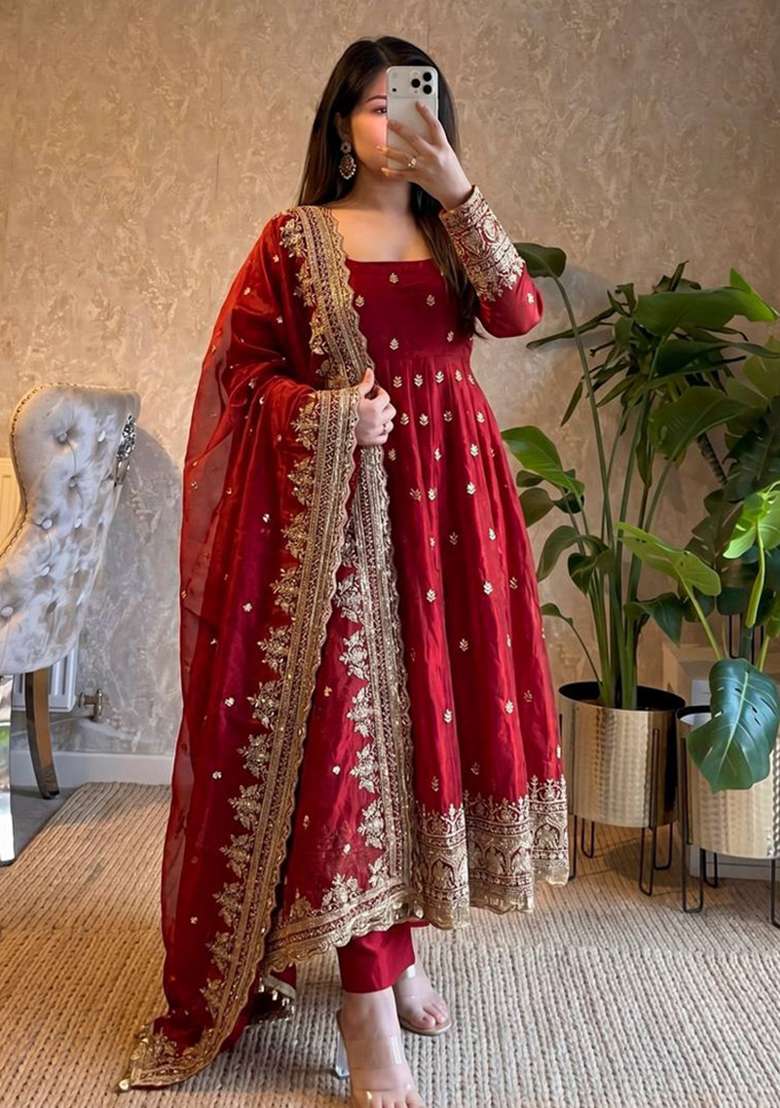Red Embroidered Silk Blend Kurta Set - Indya