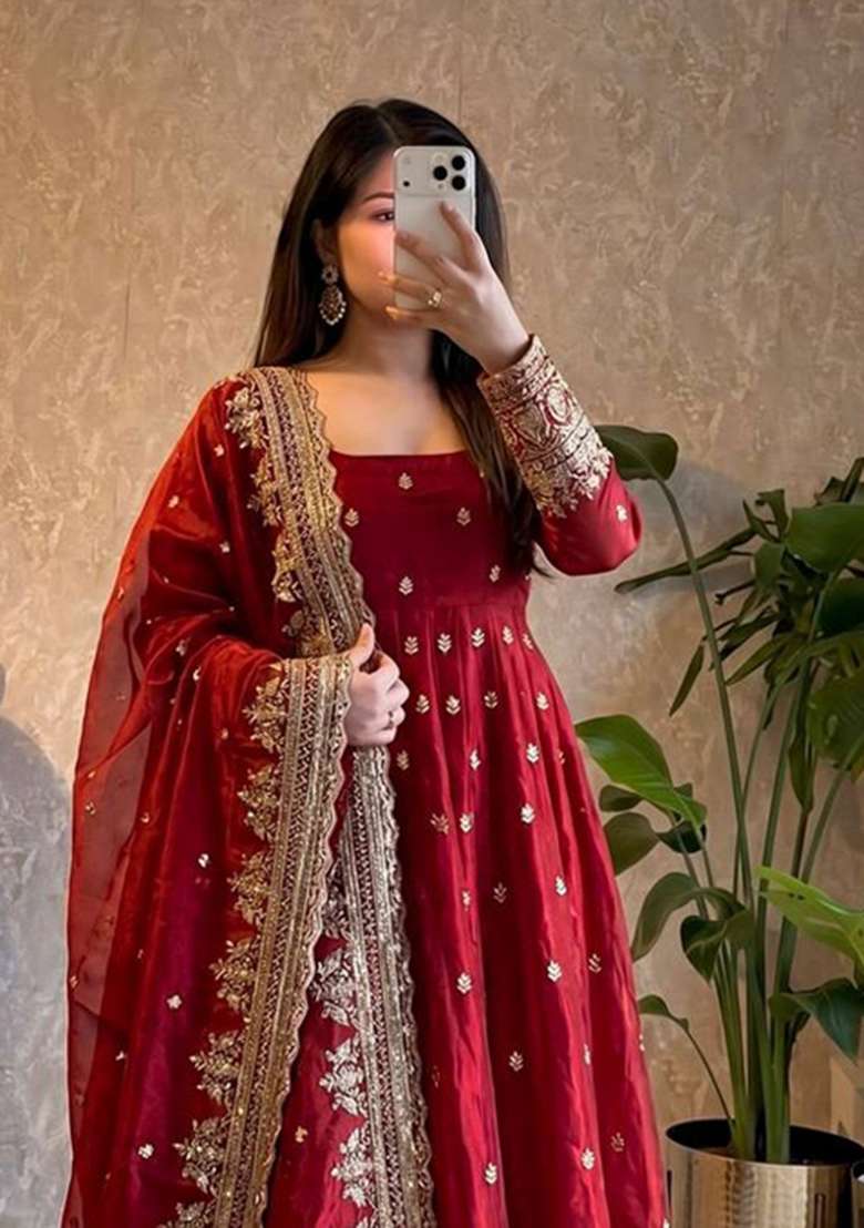 Red Embroidered Silk Blend Kurta Set - Indya