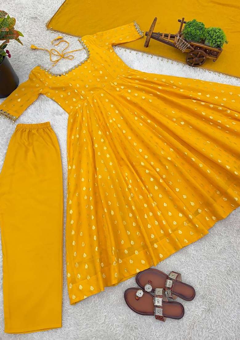 Yellow Embroidered Chanderi Kurta Set - Indya