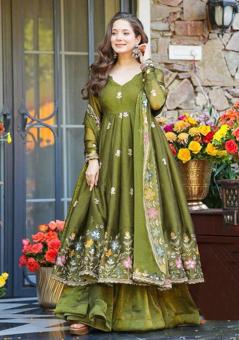 Green Embroidered Silk Blend Kurta Set - Indya