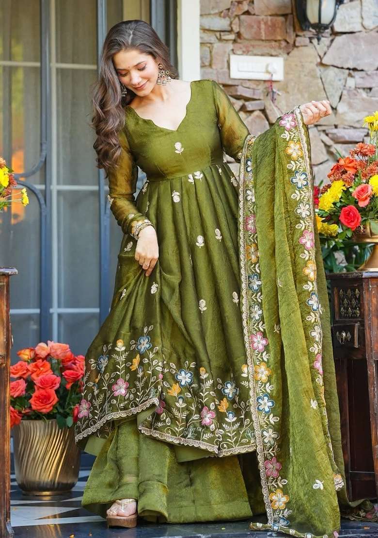 Green Embroidered Silk Blend Kurta Set - Indya