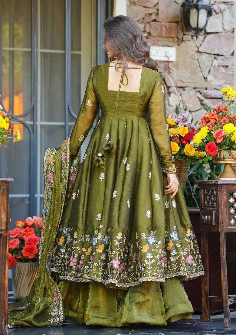Green Embroidered Silk Blend Kurta Set - Indya