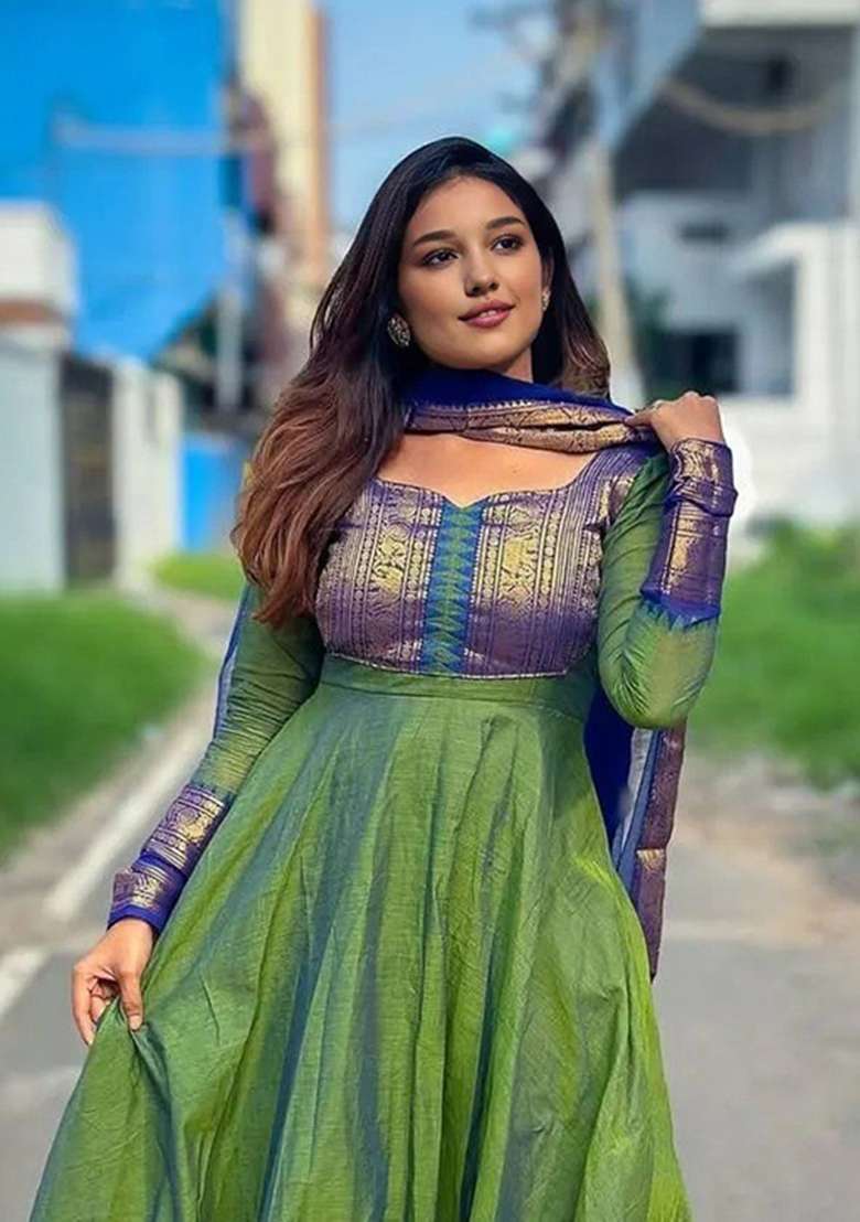 Green Embroidered Silk Blend Kurta Set - Indya