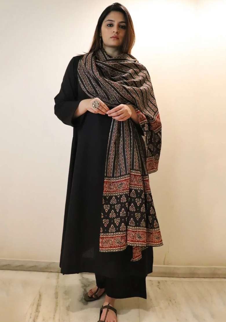 Black Solid Viscose Kurta Set - Indya