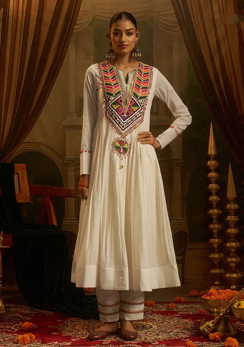 Off White Embroidery Cotton Kurta Set - Indya