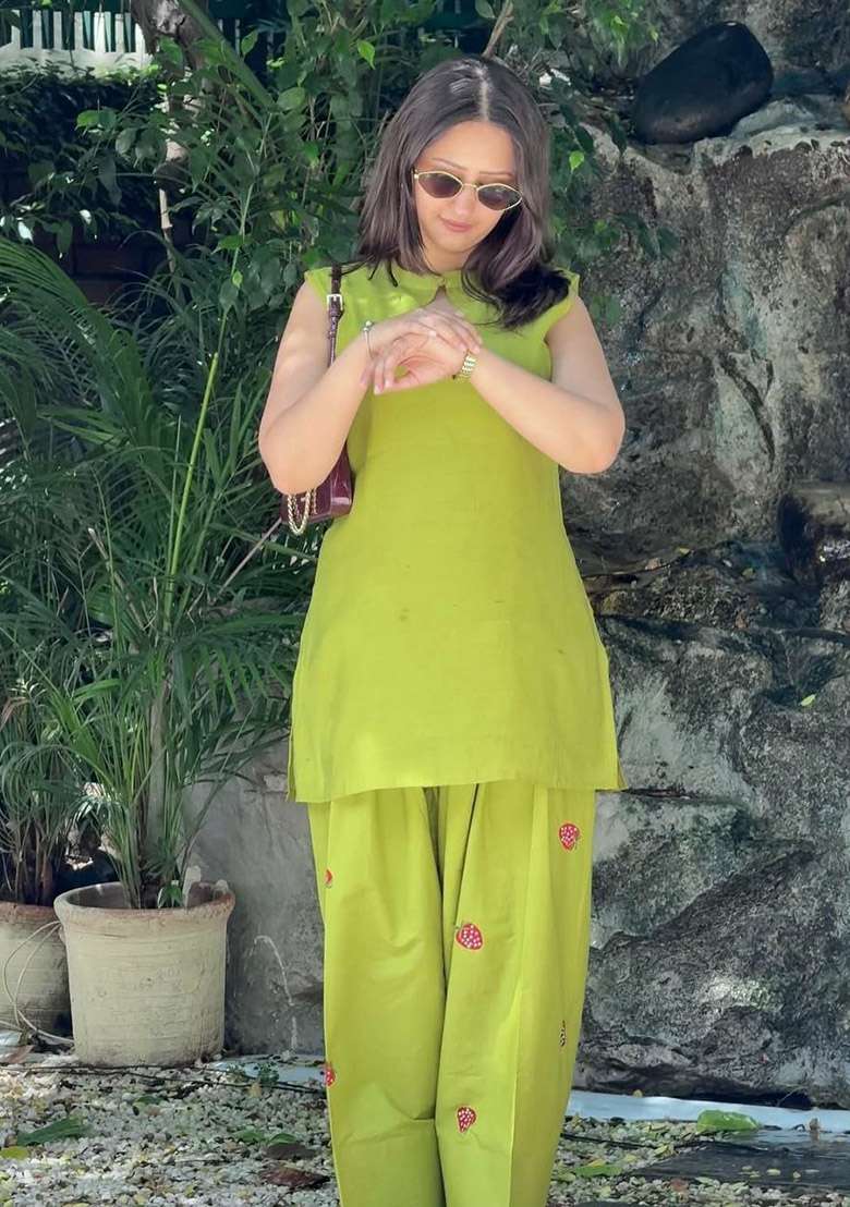 Green Embroidery Cotton Kurta Set - Indya