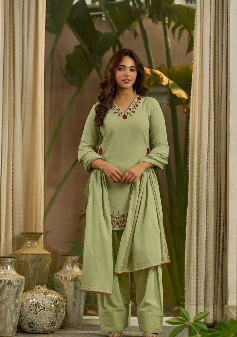 Green Embroidery Chanderi Kurta Set - Indya