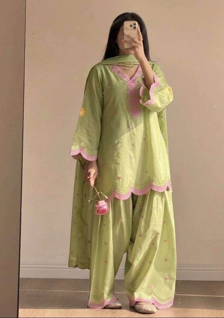 Green Embroidery Chanderi Kurta Set - Indya