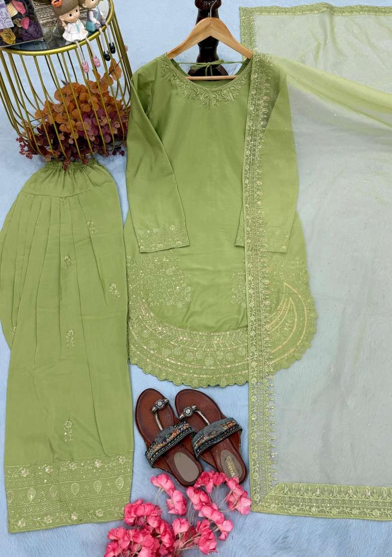 Green Embroidery Crepe Kurta Set - Indya