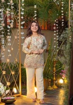 White Embroidery Crepe Kurta Set