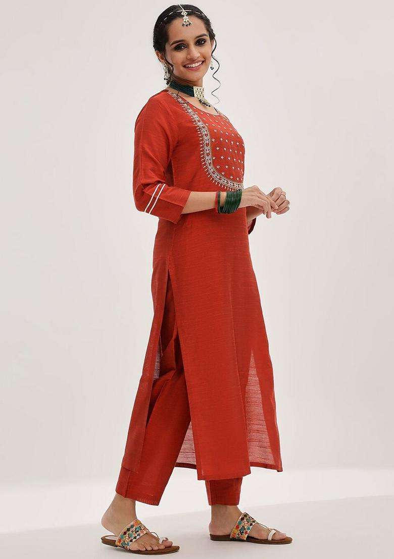 Maroon Embroidery Silk Kurta Set - Indya