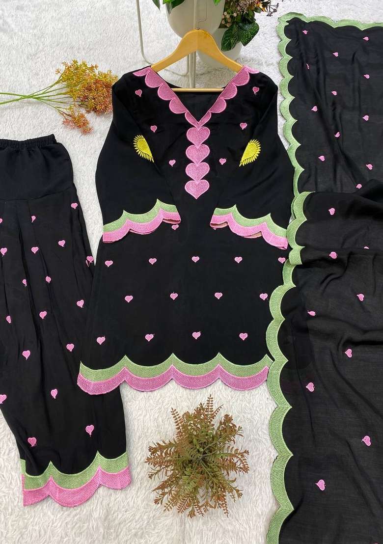Black Embroidery Chanderi Kurta Set - Indya