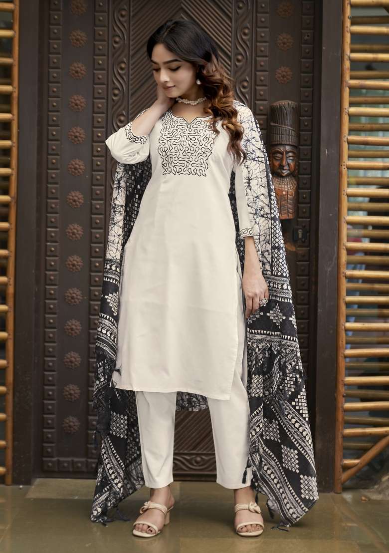 Off White Embroidery Cotton Kurta Set - Indya