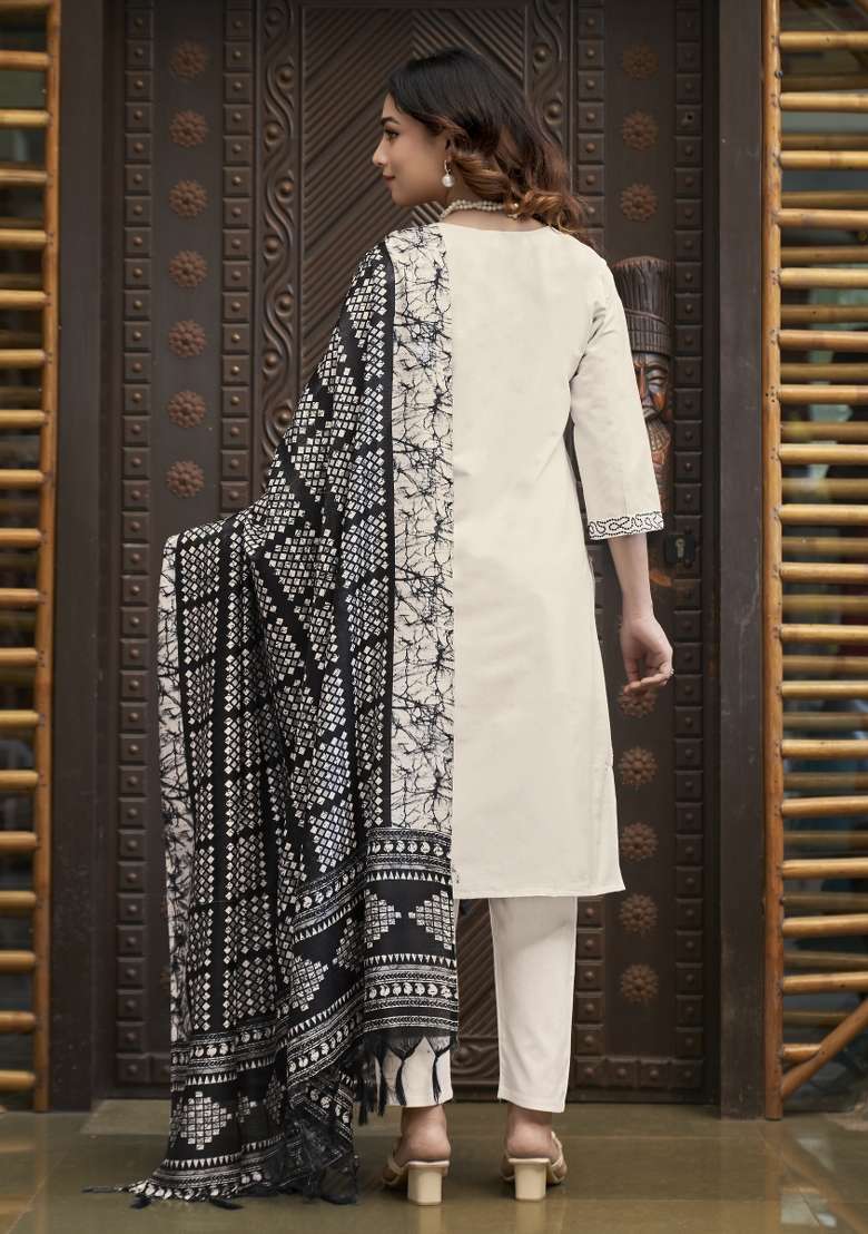Off White Embroidery Cotton Kurta Set - Indya